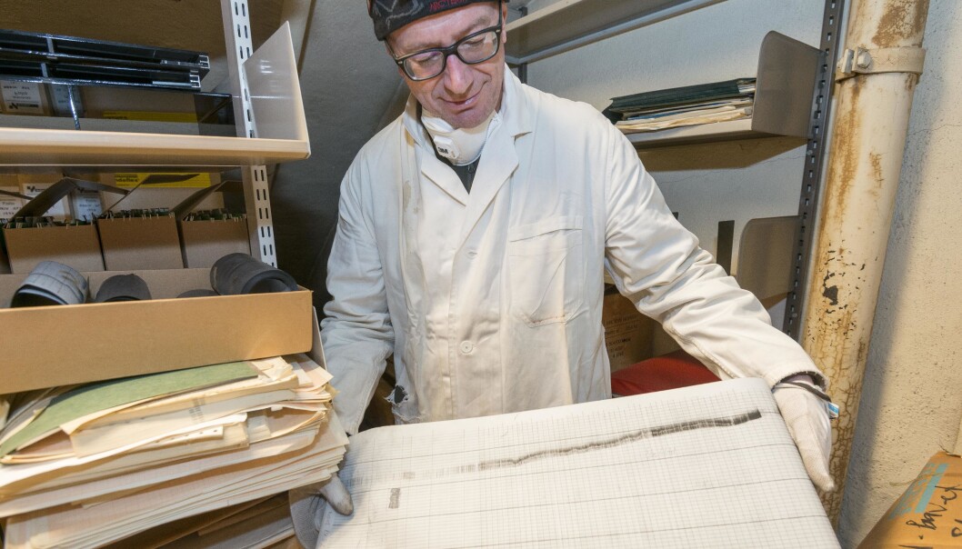 Haugar med gamle forskingsdata mellom rusta røyr og smuldrande tak og vegger. Noko er ubrukeleg og verdilaust - men innimellom kan det ligge gull som kan ha både faghistorisk verdi og vere viktig for vitskapen i dag. Foto: Tor Farstad Haugar med gamle forskingsdata mellom rusta røyr og smuldrande tak og vegger. Noko er ubrukeleg og verdilaust - men innimellom kan det ligge gull som kan ha både faghistorisk verdi og vere viktig for vitskapen i dag. Foto: Tor Farstad