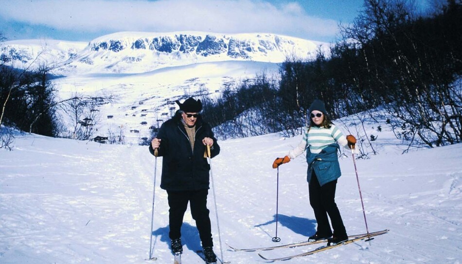 Stein viste ingen spesiell interesse for friluftsliv, men tok iblant barna med på skitur. Stein viste ingen spesiell interesse for friluftsliv, men tok iblant barna med på skitur.