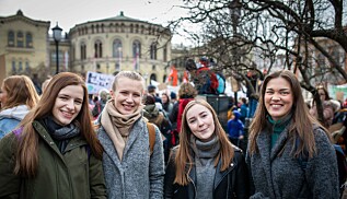 — All annen politikk har jo ingenting å si hvis jorden blir ødelagt, sier Margit Sandvik. F.v: Johanne Engedal, Nora Dahl, Margit Sandvik, Mari Mobraaten. Foto: Siri Øverland Eriksen — All annen politikk har jo ingenting å si hvis jorden blir ødelagt, sier Margit Sandvik. F.v: Johanne Engedal, Nora Dahl, Margit Sandvik, Mari Mobraaten. Foto: Siri Øverland Eriksen