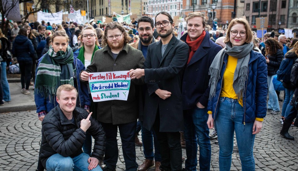 Norsk studentorganisasjon var til stede på fredagens klimastreik. Det handler jo om vår framtid, sier leder av NSO, Håkon Randgaard Mikalsen. Norsk studentorganisasjon var til stede på fredagens klimastreik. Det handler jo om vår framtid, sier leder av NSO, Håkon Randgaard Mikalsen.