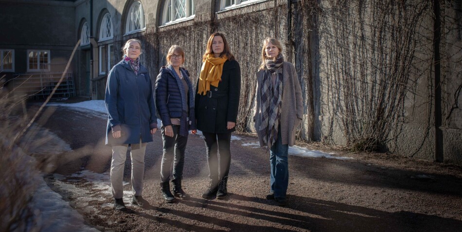 Bekymra tillitsvalgte på Veterinærhøgskolen: Elin Pålerud (Parat), Hege Brun-Hansen (Den norske veterinærforening), Caroline Piercey Åkesson (Forskerforbundet) og Trude Stallemo (NTL). Foto: Siri Øverland Eriksen Bekymra tillitsvalgte på Veterinærhøgskolen: Elin Pålerud (Parat), Hege Brun-Hansen (Den norske veterinærforening), Caroline Piercey Åkesson (Forskerforbundet) og Trude Stallemo (NTL). Foto: Siri Øverland Eriksen