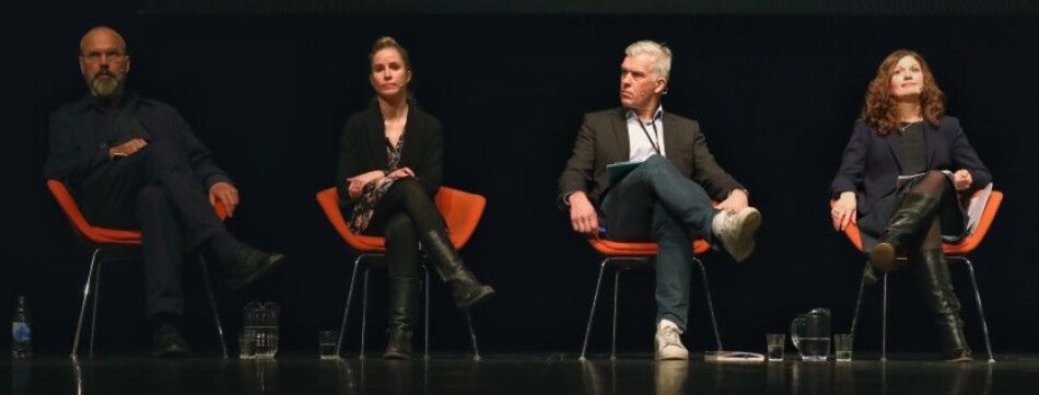 Her er de to rektorteamene som stilte til valg. Fra venstre Måns Wrange og Anne-Linn Akselsen som utgjør det ene rektorteamet. Deretter Jørn Mortensen og Heidi Haraldsen som er det andre rektorteamet . Foto: Siri Øverland Eriksen Her er de to rektorteamene som stilte til valg. Fra venstre Måns Wrange og Anne-Linn Akselsen som utgjør det ene rektorteamet. Deretter Jørn Mortensen og Heidi Haraldsen som er det andre rektorteamet . Foto: Siri Øverland Eriksen