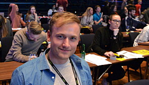 — Vi som studentorganisasjon skal ikke mene noe om utfasingen av oljesektoren, sa Øivind Schothorst på NSOs landsmøte. Foto: Øystein Fimland — Vi som studentorganisasjon skal ikke mene noe om utfasingen av oljesektoren, sa Øivind Schothorst på NSOs landsmøte. Foto: Øystein Fimland