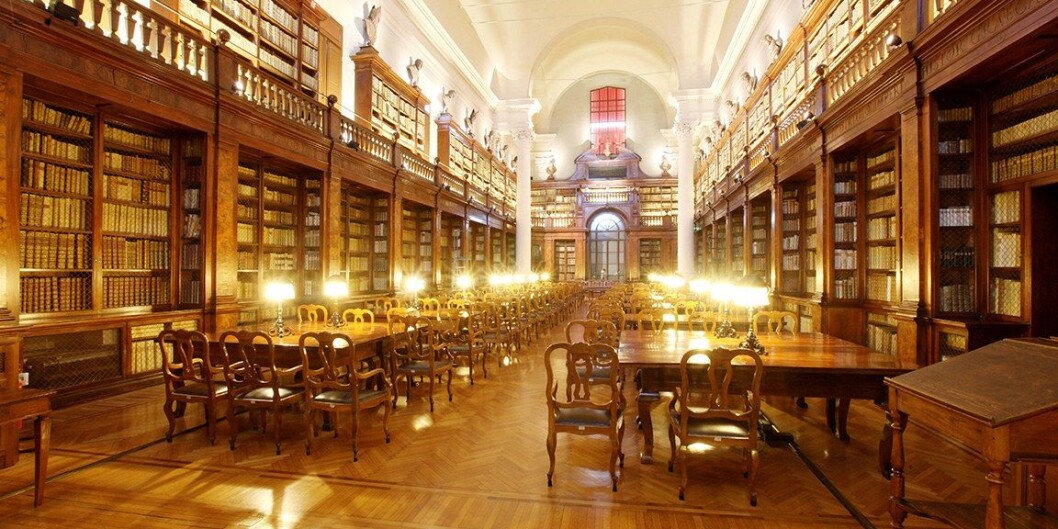 Biblioteket ved Universitetet i Bologna i Italia, Europas eldste universitet. Biblioteket ved Universitetet i Bologna i Italia, Europas eldste universitet.