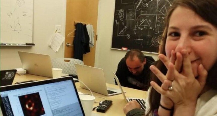 Katie Bouman er en av forskerne som bidro til det første bildet av et sort hull. Foto: Katie Bouman / Facebook