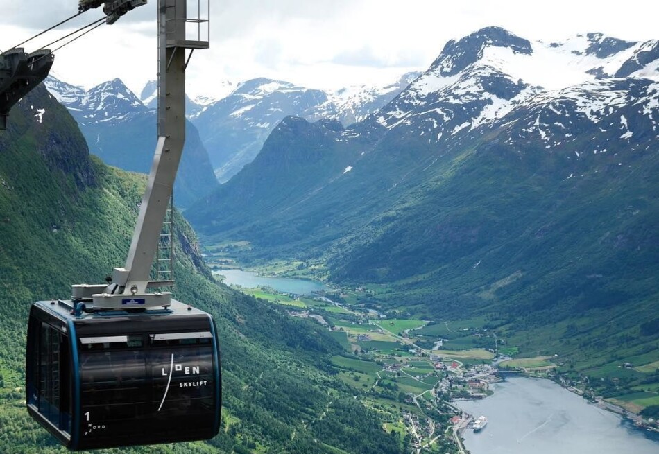Volda-studenten trefte vaieren i kabelbanen, og fall deretter ned. Foto: Blak-ah Volda-studenten trefte vaieren i kabelbanen, og fall deretter ned. Foto: Blak-ah