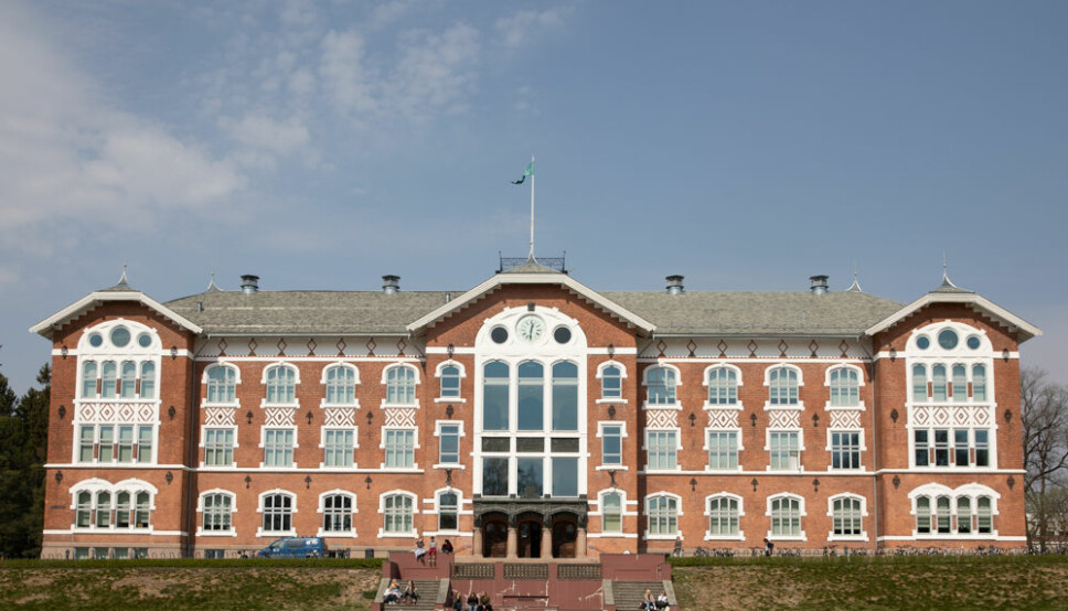 Urbygningen ved NMBU i Ås. Gamle bygg krever mye strøm, og regninga for desember ble mangedobla for universitetet i Ås.