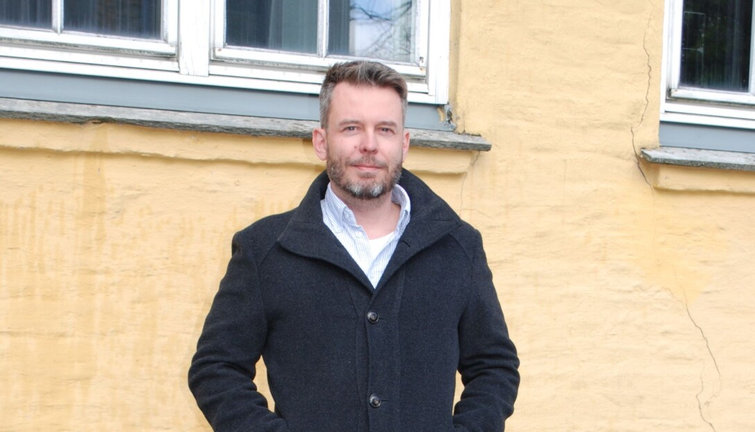 Eirik Hovden er klar for universitetsstyremøta, som uansett blir svært rolige samanlikna med forholdet i landet han tar postdoktor på: I Jemen har det vore krig dei siste fire åra. Foto: Anne Hestnes Eirik Hovden er klar for universitetsstyremøta, som uansett blir svært rolige samanlikna med forholdet i landet han tar postdoktor på: I Jemen har det vore krig dei siste fire åra. Foto: Anne Hestnes