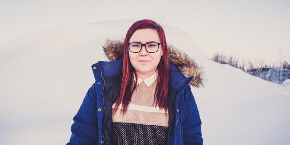 Studentstyrets leder Elena Skum sier at hun har valgt å ta utdanningen sin på Samisk høgskole fordi hun får bruke morsmålet sitt og tilegne seg et samisk perspektiv. Foto: Samisk høgskole Studentstyrets leder Elena Skum sier at hun har valgt å ta utdanningen sin på Samisk høgskole fordi hun får bruke morsmålet sitt og tilegne seg et samisk perspektiv. Foto: Samisk høgskole