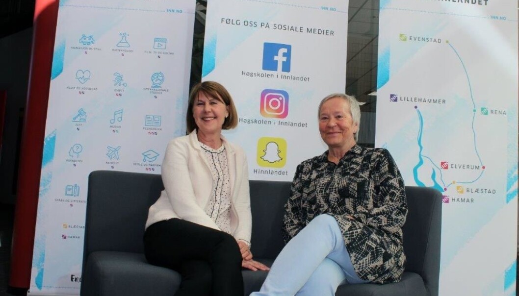Viserektor Anna Linnea Ottosen og rektor Kathrine Skretting og ved Høgskolen i Innlandet svarer Khronoredaktør Tove Lie. Foto: Høgskolen i Innlandet Viserektor Anna Linnea Ottosen og rektor Kathrine Skretting og ved Høgskolen i Innlandet svarer Khronoredaktør Tove Lie. Foto: Høgskolen i Innlandet