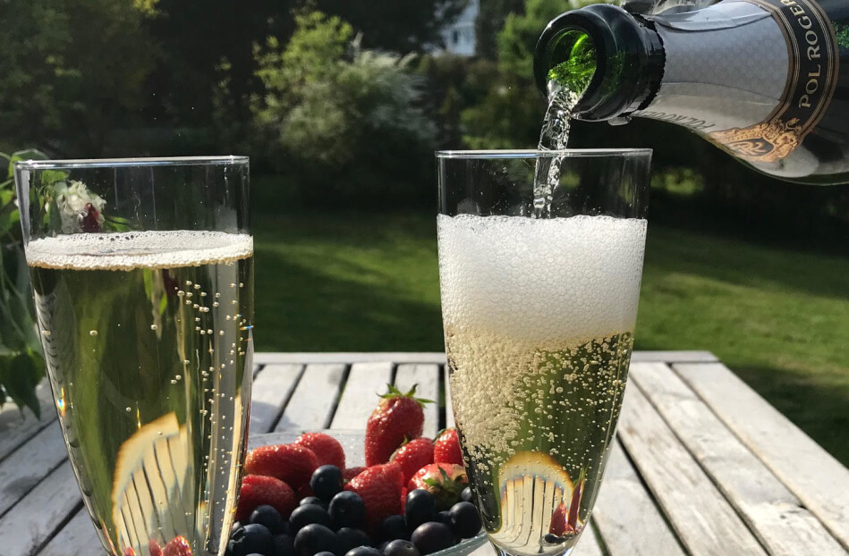 Abelprisvinner Karen Uhlenbecks teorier omfatter langt mer enn bobler i champagnen selvsagt og gir svar på generelle minimeringsproblemer i høyere dimensjoner, skriver rektor ved Universitetet i Oslo, Svein Stølen. Foto: Svein Stølen Abelprisvinner Karen Uhlenbecks teorier omfatter langt mer enn bobler i champagnen selvsagt og gir svar på generelle minimeringsproblemer i høyere dimensjoner, skriver rektor ved Universitetet i Oslo, Svein Stølen. Foto: Svein Stølen