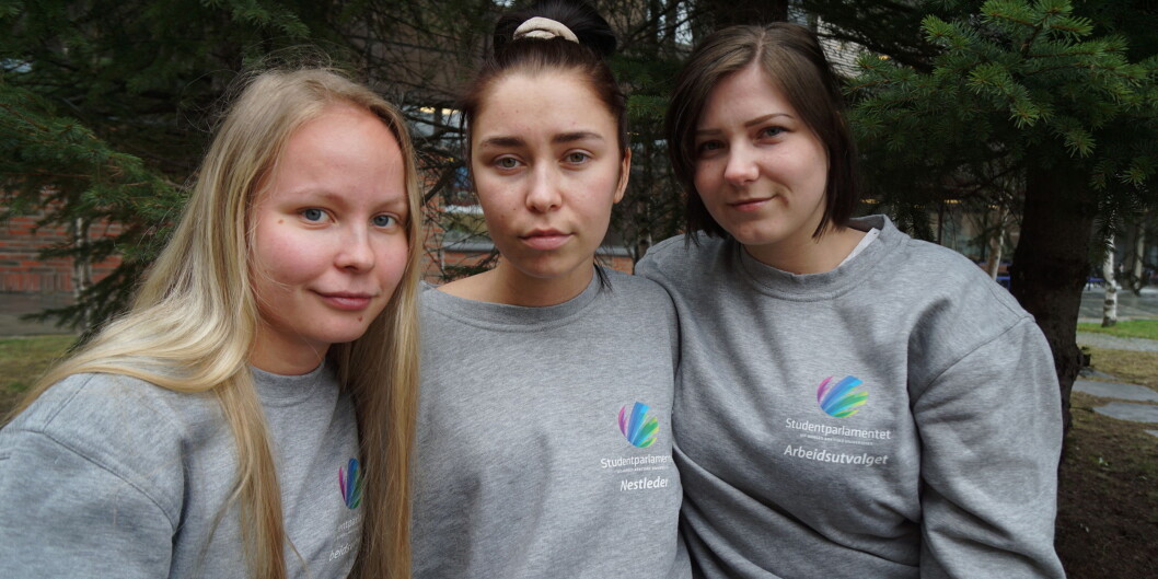 Det finnes ikke et mer alvorlig tema for studentene enn klimakampen, skriver Martine Tennholm, Marie Sivertsen og Tonje Nilsen. Foto: SP UiT Det finnes ikke et mer alvorlig tema for studentene enn klimakampen, skriver Martine Tennholm, Marie Sivertsen og Tonje Nilsen. Foto: SP UiT