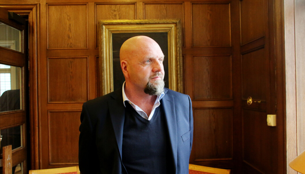 Fire år etter at han vart tilsett ved UiB første gong, søkjer Tor Godal seg attende til universitetet. Fire år etter at han vart tilsett ved UiB første gong, søkjer Tor Godal seg attende til universitetet.