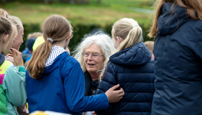 200 skuleelevar var inviterte til å treffa Uhlenbeck i botanisk hage. Foto: Eivind Senneset 200 skuleelevar var inviterte til å treffa Uhlenbeck i botanisk hage. Foto: Eivind Senneset