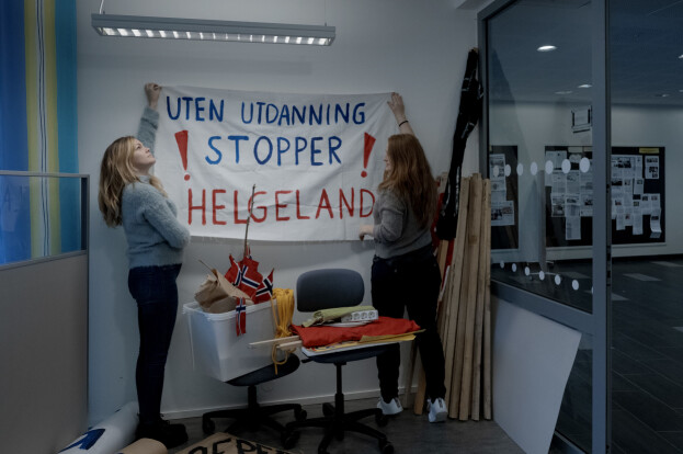 Alle fellesareal på Nesna minner om kva som står på spel i bygda. Student Ingvild Sivertsen (t.v.) og medaksjonist Cathrine Hole. Universitetet er navet i lokalsamfunnet. Foto: Paul S. Amundsen Alle fellesareal på Nesna minner om kva som står på spel i bygda. Student Ingvild Sivertsen (t.v.) og medaksjonist Cathrine Hole. Universitetet er navet i lokalsamfunnet. Foto: Paul S. Amundsen