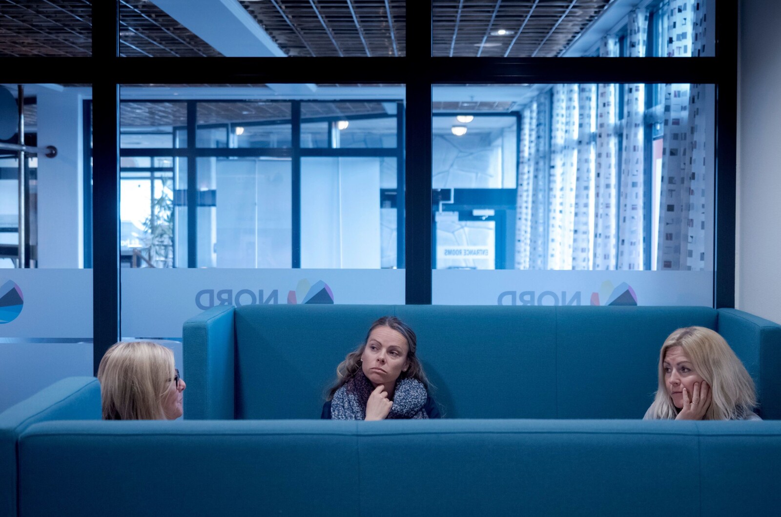 Campus Vesterålen på Stokmarknes, kan miste sine 11 fagtilsette. Håpet er å bli satsa på som reindyrka nett- og samlingsbasert studiestad. Koordinator Hanne-Vibeke Jensen (t.v.) tok sjølv desentralisert utdanning her i 1995. Barbro Fjellheim Holm (t.h) og Janne Dahl Rønning. Foto: Paul S. Amundsen Campus Vesterålen på Stokmarknes, kan miste sine 11 fagtilsette. Håpet er å bli satsa på som reindyrka nett- og samlingsbasert studiestad. Koordinator Hanne-Vibeke Jensen (t.v.) tok sjølv desentralisert utdanning her i 1995. Barbro Fjellheim Holm (t.h) og Janne Dahl Rønning. Foto: Paul S. Amundsen