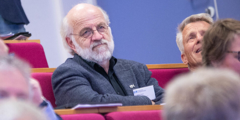 Skal - skal ikke: Petter Aasen, rektor Universitetet i Sørøst-Norge vurderer om han skal søke fire nye år som rektor. Foto: Siri Øverland Eriksen Skal - skal ikke: Petter Aasen, rektor Universitetet i Sørøst-Norge vurderer om han skal søke fire nye år som rektor. Foto: Siri Øverland Eriksen