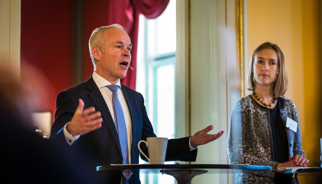 Iselin Nybø og Jan Tore Sanner og inviterte til toppmøte for lærerutdanning sist høst. Nå møter de krav om at utdanningen må finansieres bedre. Foto: Siri Øverland Eriksen Iselin Nybø og Jan Tore Sanner og inviterte til toppmøte for lærerutdanning sist høst. Nå møter de krav om at utdanningen må finansieres bedre. Foto: Siri Øverland Eriksen