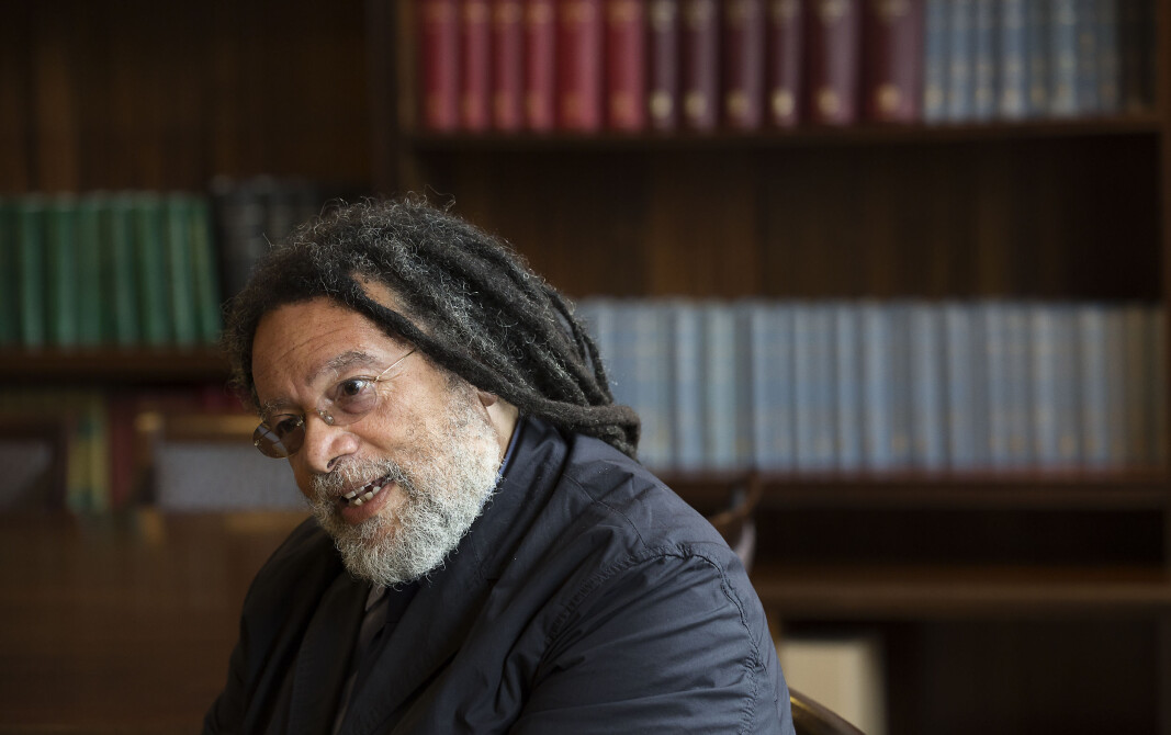 Kanskje hadde det blitt mindre bråk om statuer dersom rasisme i samfunnet hadde blitt tatt skikkeleg tak i, mener professor Paul Gilroy. — Rasismen finnes, og det er vi nødt til å gjøre noe med, sier han. Kanskje hadde det blitt mindre bråk om statuer dersom rasisme i samfunnet hadde blitt tatt skikkeleg tak i, mener professor Paul Gilroy. — Rasismen finnes, og det er vi nødt til å gjøre noe med, sier han.