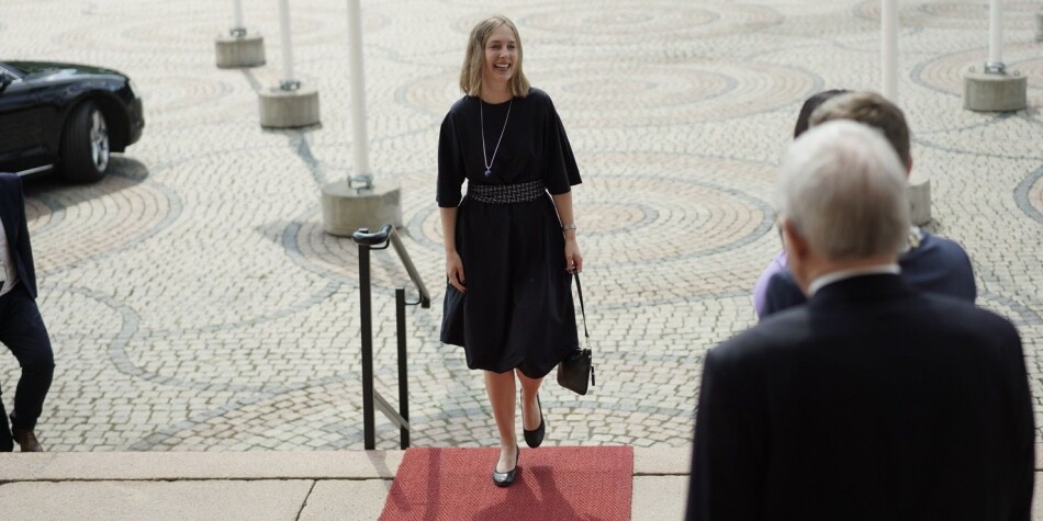 Iselin Nybø vil vite mer om hvordan det går med alle doktorgradsstudentene. Her på vei inn for å feire årets abelprisvinner. Foto: Ketil Blom Haugstulen Iselin Nybø vil vite mer om hvordan det går med alle doktorgradsstudentene. Her på vei inn for å feire årets abelprisvinner. Foto: Ketil Blom Haugstulen