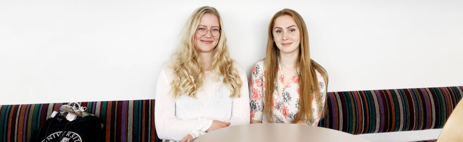 Jusstudentane ved Universitetet i Bergen, Benedicte Røvik (til venstre) og Elina Arnukajeva, meiner det er eit klart behov for å endre på eksamens og evalueringsformene. Foto: Njord V. Svendsen Jusstudentane ved Universitetet i Bergen, Benedicte Røvik (til venstre) og Elina Arnukajeva, meiner det er eit klart behov for å endre på eksamens og evalueringsformene. Foto: Njord V. Svendsen