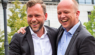 Partilederne Audun Lysbakken (SV) og Trygve Slagsvold Vedum (Sp) møter opp sammen med aksjonister fra Helgeland på Nords styremøte onsdag. Her er de på en tilsvarende aksjon i Oslo tidligere i juni. Foto: Runhild Heggem Partilederne Audun Lysbakken (SV) og Trygve Slagsvold Vedum (Sp) møter opp sammen med aksjonister fra Helgeland på Nords styremøte onsdag. Her er de på en tilsvarende aksjon i Oslo tidligere i juni. Foto: Runhild Heggem