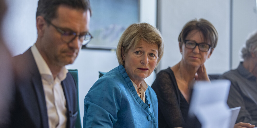 UiT -styret er kritisk til i indikatorene som Kunnskapsdepartementet har satt opp for å måle gevinstene ved strukturreformen, her ved universitetsdirektør Jørgen Fossland, rektor Anne Husebekk og prorektor Wenche Jakobsen, under torsdagens styremøte. Foto: David Jensen/UiT UiT -styret er kritisk til i indikatorene som Kunnskapsdepartementet har satt opp for å måle gevinstene ved strukturreformen, her ved universitetsdirektør Jørgen Fossland, rektor Anne Husebekk og prorektor Wenche Jakobsen, under torsdagens styremøte. Foto: David Jensen/UiT