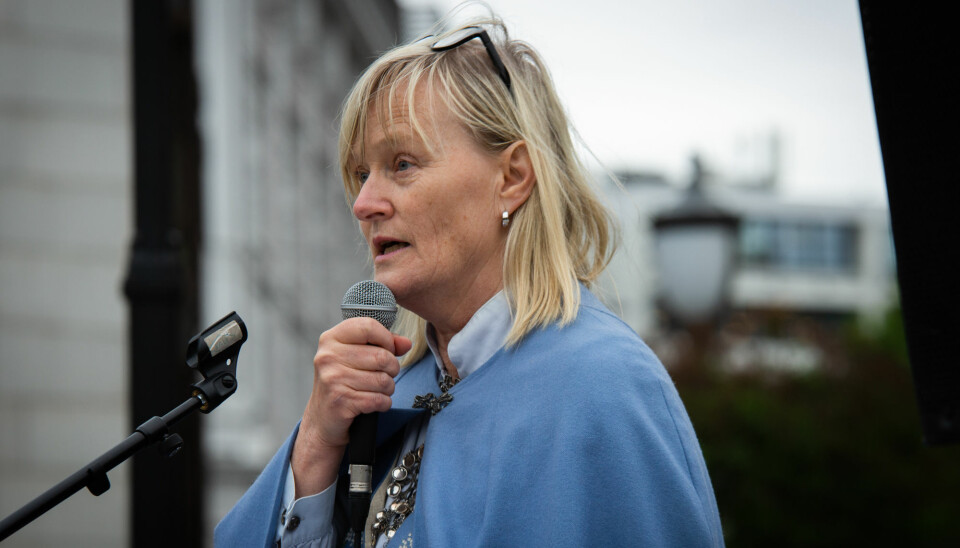 Ordfører i Nesna kommune, Hanne Davidsen, under bunadsdemonstrasjon foran Stortinget tidligere i høst. Foto: Runhild Heggem