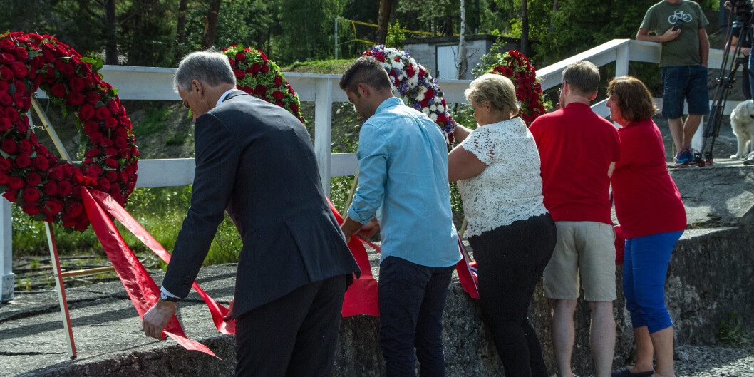 Fra kransenedlegging på Utøya, ett år etter angrepene, i 2012. Foto: Arbeiderpartiet Fra kransenedlegging på Utøya, ett år etter angrepene, i 2012. Foto: Arbeiderpartiet