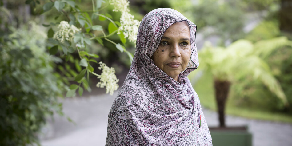 Intisar el-Zein Soughayroun (61) er i Bergen på et forskingsopphald, mens det er svært urolege dagar heime i Khartoum. I Bergen finst det viktige arkiv frå Sudan, som arkeologen brukar i forskinga si. Foto: Silje Katrine Robinson Intisar el-Zein Soughayroun (61) er i Bergen på et forskingsopphald, mens det er svært urolege dagar heime i Khartoum. I Bergen finst det viktige arkiv frå Sudan, som arkeologen brukar i forskinga si. Foto: Silje Katrine Robinson