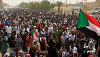 Hovedgatene i Khartoum var stappfulle av folk søndag. Foto: Privat Hovedgatene i Khartoum var stappfulle av folk søndag. Foto: Privat