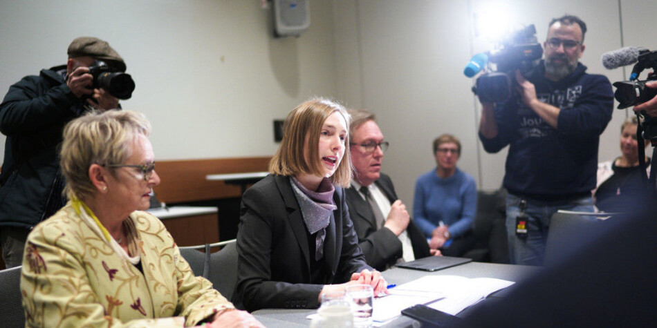 Statsråd Iselin Nybø gjer det klart at ho ikkje kjem til å blande seg i Nord universitets vedtak om å legge ned studier og utdanningstilbod på Helgeland. Bildet er frå eit møte mellom Nybø og styret i Nord universitet i januar. Foto: Ketil Blom Haugstulen Statsråd Iselin Nybø gjer det klart at ho ikkje kjem til å blande seg i Nord universitets vedtak om å legge ned studier og utdanningstilbod på Helgeland. Bildet er frå eit møte mellom Nybø og styret i Nord universitet i januar. Foto: Ketil Blom Haugstulen