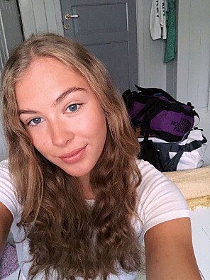 Julia Jensen (20) teller dagene før hun skal flytte til Bergen for å studere. Julia Jensen (20) teller dagene før hun skal flytte til Bergen for å studere.