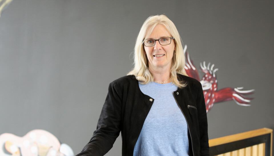 Aslaug Furholt ved institutt for kunstfag på Høgskulen på Vestlandet er bekymret for den kommende omleggingen til digital, virtuell undervisning mellom campusene. Foto. Marthe Seljeset Berg-Olsen / HVL Aslaug Furholt ved institutt for kunstfag på Høgskulen på Vestlandet er bekymret for den kommende omleggingen til digital, virtuell undervisning mellom campusene. Foto. Marthe Seljeset Berg-Olsen / HVL