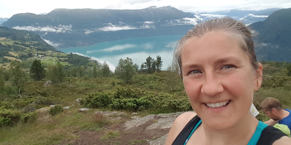 Fjell og fjord er viktig for hovudverneombod ved OsloMet, BMarthe Eikum Tang. Barna hennar var med på skulestreik for klimaet - det har ført til gode diskusjonar i heimen og påverka mellom anna feriedestinasjon. Foto: Privat Fjell og fjord er viktig for hovudverneombod ved OsloMet, BMarthe Eikum Tang. Barna hennar var med på skulestreik for klimaet - det har ført til gode diskusjonar i heimen og påverka mellom anna feriedestinasjon. Foto: Privat