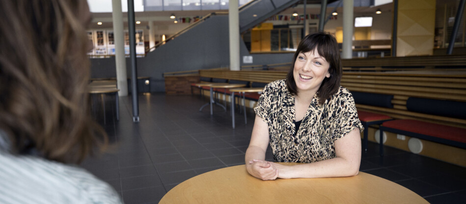 Human -Etisk Forbund finansierer Norges første studenthumanist ved Høgskulen i Volda. Lone Ellingvåg Knutsen skal jobbe med et lavterksel samtaletilbud for studentene. Foto: Tone Solhaug/Høgskulen i Volda. Human -Etisk Forbund finansierer Norges første studenthumanist ved Høgskulen i Volda. Lone Ellingvåg Knutsen skal jobbe med et lavterksel samtaletilbud for studentene. Foto: Tone Solhaug/Høgskulen i Volda.