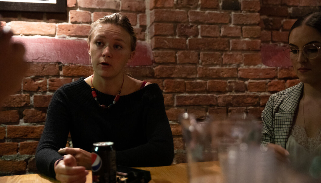 Leder for Samfunnet Bislet, Eirin Kornelia G. Østensen, sier studentpuben har ekstra fokus på trygghet i fadderukene. I forbindelse med studiestart har de utvidet pubens åpningstider, og håper å signalisere at studentpubene dreier seg om mer enn bare alkoholinntak. Foto: Mina Ræge Leder for Samfunnet Bislet, Eirin Kornelia G. Østensen, sier studentpuben har ekstra fokus på trygghet i fadderukene. I forbindelse med studiestart har de utvidet pubens åpningstider, og håper å signalisere at studentpubene dreier seg om mer enn bare alkoholinntak. Foto: Mina Ræge
