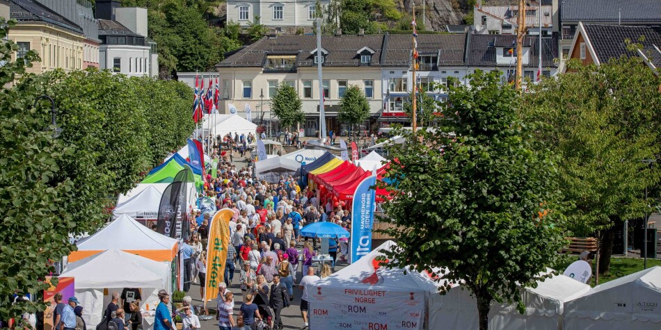 Arendalsuka har vokst kraftig siden starten i 2012. I år er det i overkant av 1200 arrangementer, melder arrangørene. Foto: Siri Øverland Eriksen Arendalsuka har vokst kraftig siden starten i 2012. I år er det i overkant av 1200 arrangementer, melder arrangørene. Foto: Siri Øverland Eriksen