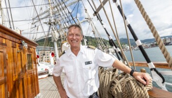 Marcus Seidl er kaptein. Han er van med å ha ulike typar mannskap ombord - sjølv om det òg er nokre med som verkeleg kan segla. Foto: Tor Farstad