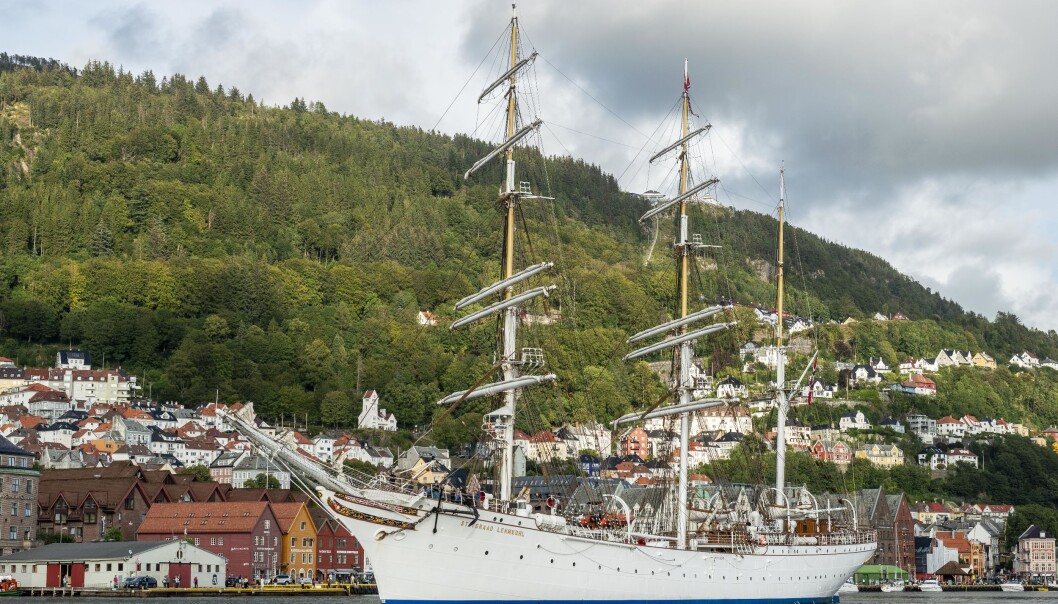 Førebels for maskin, men planen er å segla sørover - så lenge vinden tillet det. Foto: Tor Farstad Førebels for maskin, men planen er å segla sørover - så lenge vinden tillet det. Foto: Tor Farstad