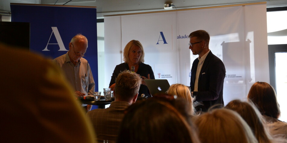 Forholdet mellom politikk og forskning ble diskutert på Arendalsuka tirsdag. T.v: Per Olaf Lundteigen (Sp), Kristin Clemet (Civita) og Svein Tore Bergestuen (debattleder). Foto: Amanda Schei Forholdet mellom politikk og forskning ble diskutert på Arendalsuka tirsdag. T.v: Per Olaf Lundteigen (Sp), Kristin Clemet (Civita) og Svein Tore Bergestuen (debattleder). Foto: Amanda Schei