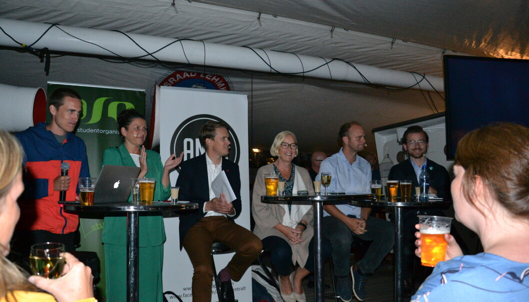 F.v: Ola Magnussen Rydje (debattleder), Heidi Nordby Lunde (Høyre), Torstein Tvedt Solberg (Arbeiderpartiet), Marit Arnstad (Senterpartiet), Mímir Kristjánsson (Rødt) og Sveinung Rotevatn (Venstre). Foto: Amanda Schei F.v: Ola Magnussen Rydje (debattleder), Heidi Nordby Lunde (Høyre), Torstein Tvedt Solberg (Arbeiderpartiet), Marit Arnstad (Senterpartiet), Mímir Kristjánsson (Rødt) og Sveinung Rotevatn (Venstre). Foto: Amanda Schei