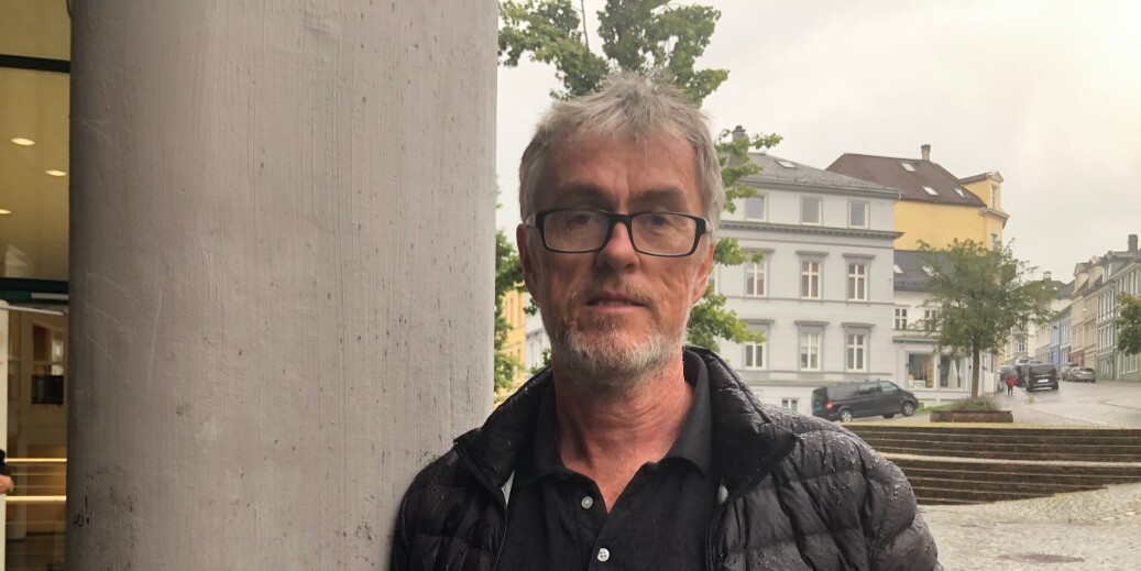 — Larsen hadde helt til i sommer forbud fra arbeidsgiver mot å vitse om tyskere på forelesninger, sier Steinar Vagstad. — Larsen hadde helt til i sommer forbud fra arbeidsgiver mot å vitse om tyskere på forelesninger, sier Steinar Vagstad.
