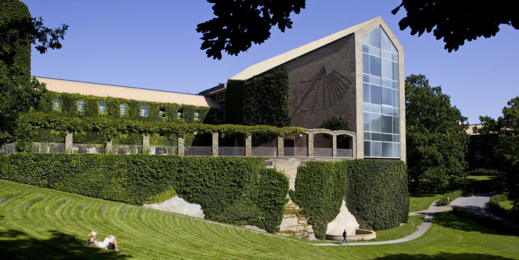 Flere er smittet etter et fadderarrangement ved Universitetet i Aarhus. Bildet er av aulaen ved universitetet. Flere er smittet etter et fadderarrangement ved Universitetet i Aarhus. Bildet er av aulaen ved universitetet.