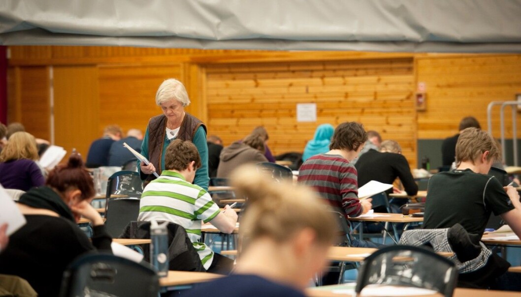 Tidligere år har de fleste fuskesakene oppstått på hjemmeeksamener og ikke på lærestedene. Under vårens koronosituasjon har det vært en sterk vekst i saker med mistanke om fusk på eksamen ved mange universiteter og høgskoler. Tidligere år har de fleste fuskesakene oppstått på hjemmeeksamener og ikke på lærestedene. Under vårens koronosituasjon har det vært en sterk vekst i saker med mistanke om fusk på eksamen ved mange universiteter og høgskoler.