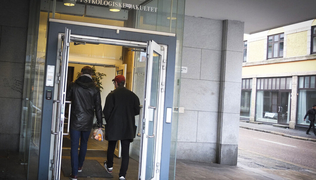 Det psykologiske fakultetet ved Universitetet i Bergen har hovudsete i Bergen sentrum. Deler av fagmiljøet er ein del av Alrek Helseklynge, like ved Haukeland universitetssjukehus. Det psykologiske fakultetet ved Universitetet i Bergen har hovudsete i Bergen sentrum. Deler av fagmiljøet er ein del av Alrek Helseklynge, like ved Haukeland universitetssjukehus.