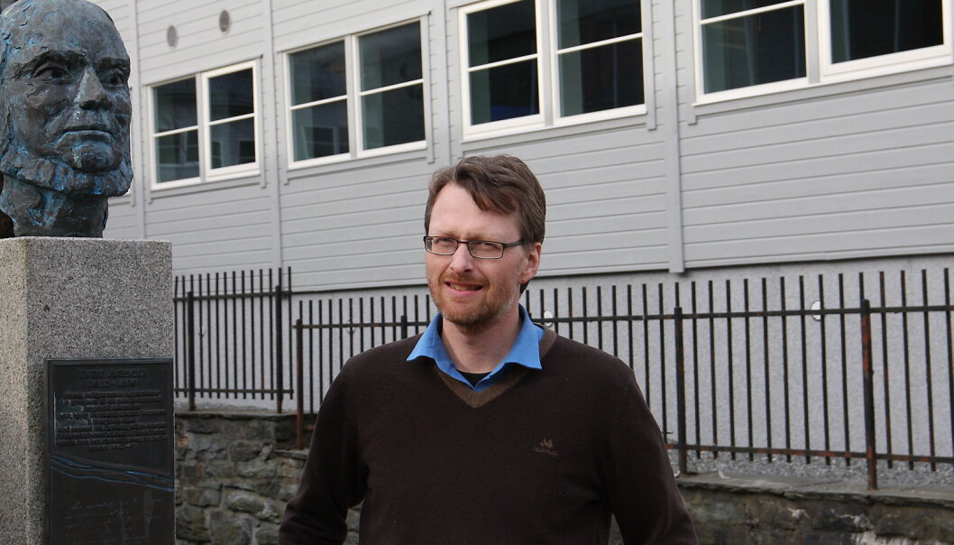 Endre Brunstad og Språkpolitisk utvalg ved Universitetet i Bergen håper på å se mer norsk i ph.d.-avhandlinger. Endre Brunstad og Språkpolitisk utvalg ved Universitetet i Bergen håper på å se mer norsk i ph.d.-avhandlinger.