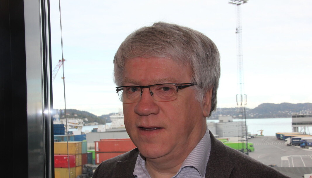 Jussprofessor Ernst Nordtveit er styremedlem i Forskerforbundet ved Universitetet i Bergen. Han sier at meningene var delte i styret om Forskerforbundet burde gå ut med en støtteerklæring til en av rektorkandidatene. Jussprofessor Ernst Nordtveit er styremedlem i Forskerforbundet ved Universitetet i Bergen. Han sier at meningene var delte i styret om Forskerforbundet burde gå ut med en støtteerklæring til en av rektorkandidatene.
