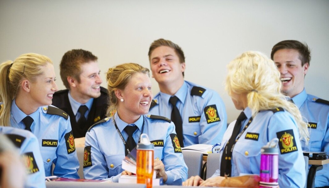 Politistudenter har lenge vært landets mest fornøyde studenter. Politistudenter har lenge vært landets mest fornøyde studenter.