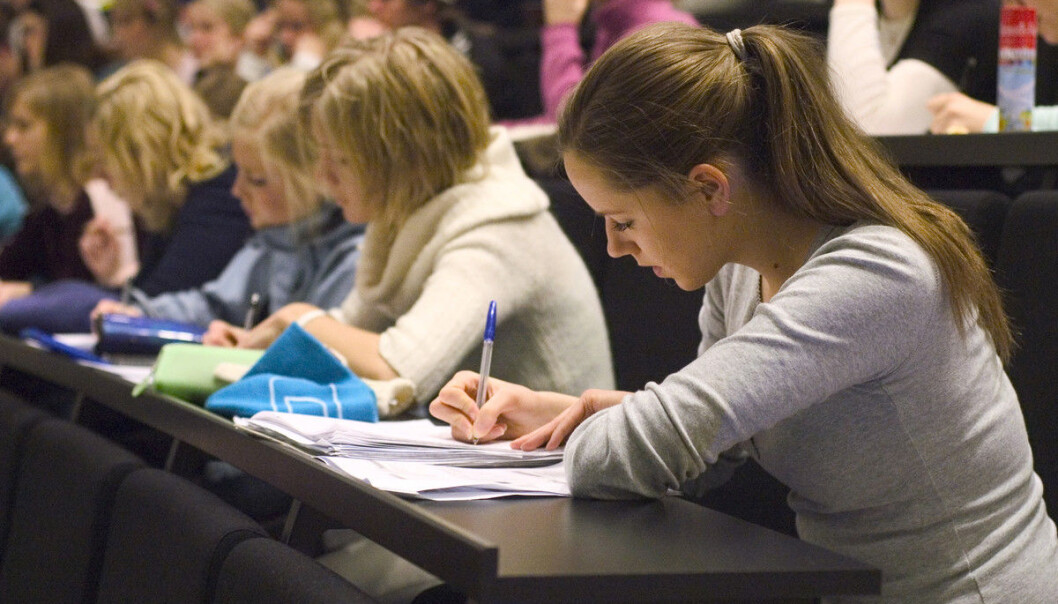 — Å lære hvordan man profesjonelt kan forholde seg til egne erfaringer og ta dem i bruk, kunne vært en berikelse både underveis i studiene, som yrkesutøvere og for både brukeres opplevelser og tjenestenes utvikling, skriver Anna-Sabina Soggiu om helse- og sosialutdanningene. — Å lære hvordan man profesjonelt kan forholde seg til egne erfaringer og ta dem i bruk, kunne vært en berikelse både underveis i studiene, som yrkesutøvere og for både brukeres opplevelser og tjenestenes utvikling, skriver Anna-Sabina Soggiu om helse- og sosialutdanningene.